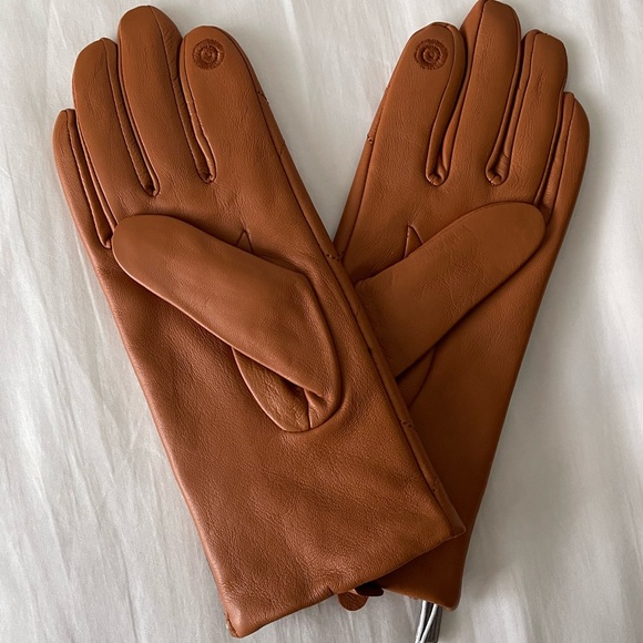 NEW! Chico’s Leather Quilted Gloves in Cognac (size S) - Picture 2 of 4